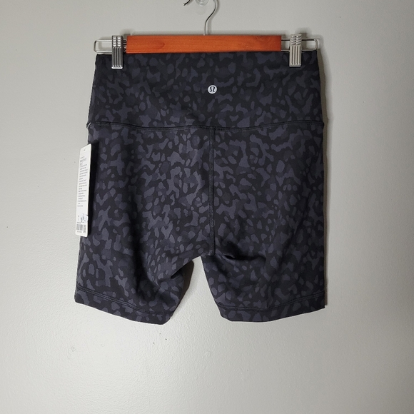 Lululemon Wunder Train 6" Shorts - Picture 2 of 3